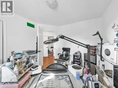 2115 Longfellow Windsor ON N9B 3J5