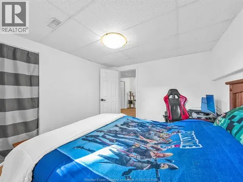2115 Longfellow Windsor ON N9B 3J5