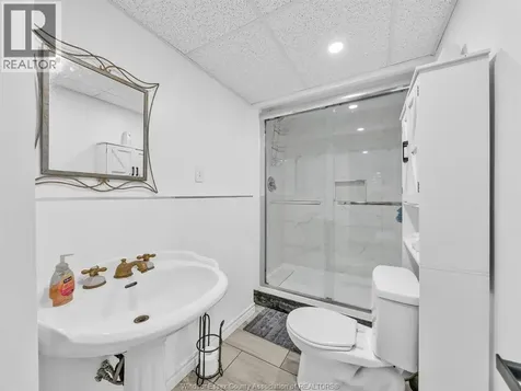 2115 Longfellow Windsor ON N9B 3J5