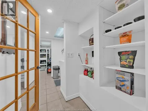 2115 Longfellow Windsor ON N9B 3J5