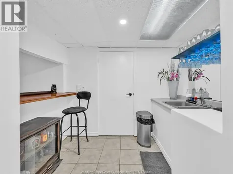 2115 Longfellow Windsor ON N9B 3J5