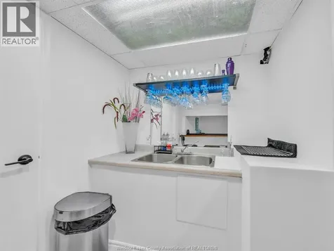 2115 Longfellow Windsor ON N9B 3J5