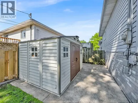 2115 Longfellow Windsor ON N9B 3J5