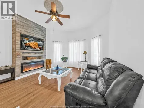 2115 Longfellow Windsor ON N9B 3J5