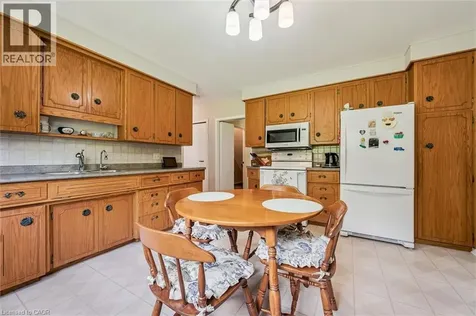 15 Cloverdale Crescent Kitchener ON N2M 4X1