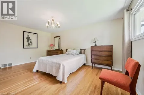 15 Cloverdale Crescent Kitchener ON N2M 4X1