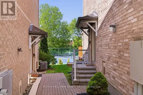 8 Pondside Private Ottawa ON K1K 4X3