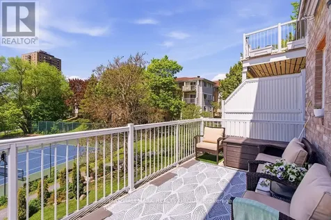 8 Pondside Private Ottawa ON K1K 4X3