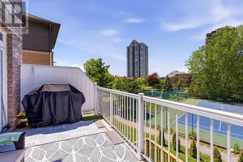 8 Pondside Private Ottawa ON K1K 4X3
