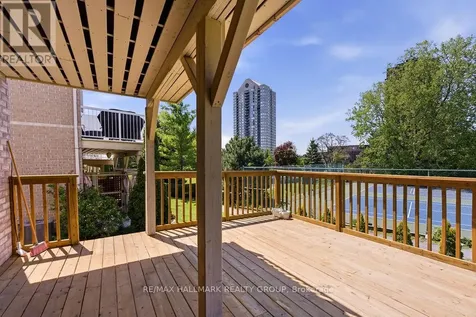 8 Pondside Private Ottawa ON K1K 4X3