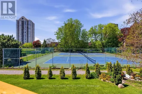 8 Pondside Private Ottawa ON K1K 4X3