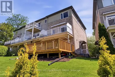 8 Pondside Private Ottawa ON K1K 4X3