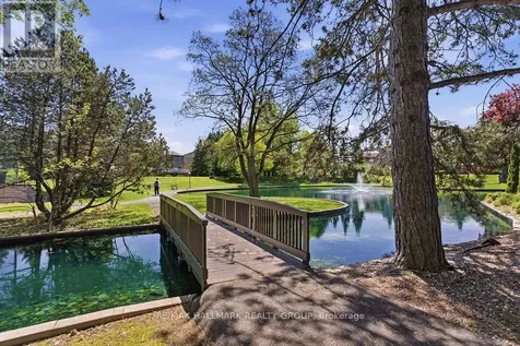 8 Pondside Private Ottawa ON K1K 4X3