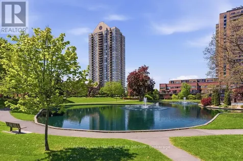 8 Pondside Private Ottawa ON K1K 4X3