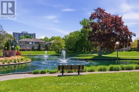 8 Pondside Private Ottawa ON K1K 4X3