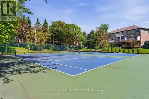 8 Pondside Private Ottawa ON K1K 4X3