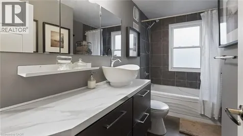 342 East 17th Street Hamilton ON L9A 4M8