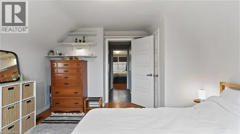 342 East 17th Street Hamilton ON L9A 4M8