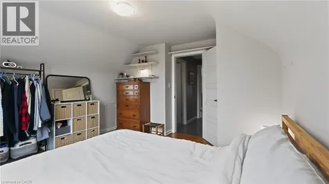 342 East 17th Street Hamilton ON L9A 4M8