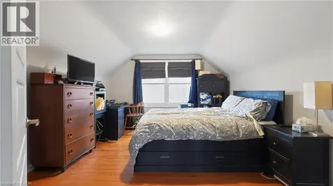 342 East 17th Street Hamilton ON L9A 4M8