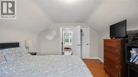 342 East 17th Street Hamilton ON L9A 4M8