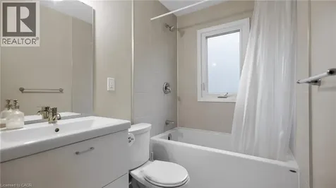 342 East 17th Street Hamilton ON L9A 4M8