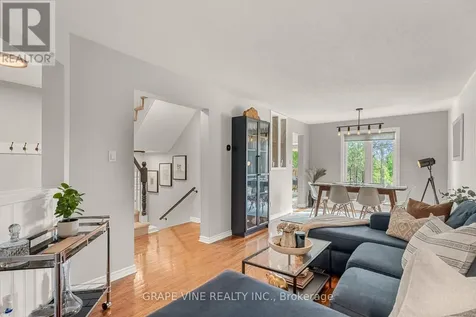 27 Ravenscroft Court Ottawa ON K2S 1R3