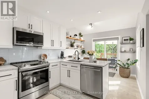 27 Ravenscroft Court Ottawa ON K2S 1R3
