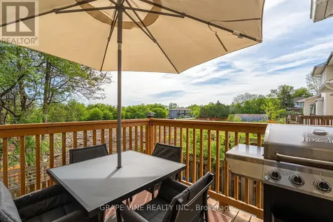 27 Ravenscroft Court Ottawa ON K2S 1R3