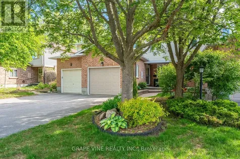 27 Ravenscroft Court Ottawa ON K2S 1R3