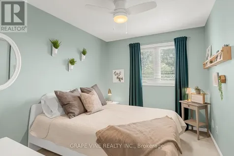 27 Ravenscroft Court Ottawa ON K2S 1R3
