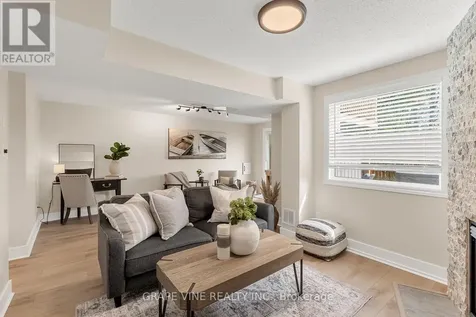 27 Ravenscroft Court Ottawa ON K2S 1R3