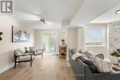 27 Ravenscroft Court Ottawa ON K2S 1R3