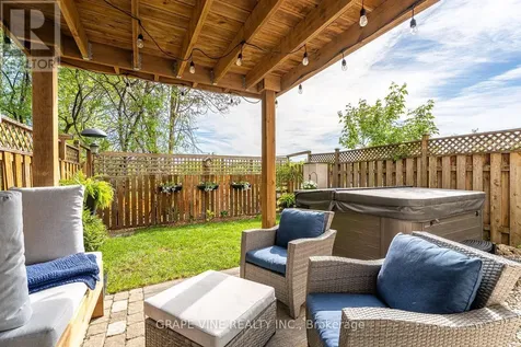 27 Ravenscroft Court Ottawa ON K2S 1R3