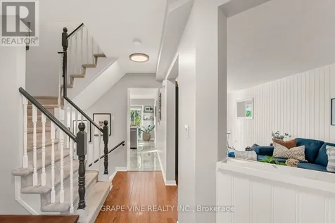 27 Ravenscroft Court Ottawa ON K2S 1R3