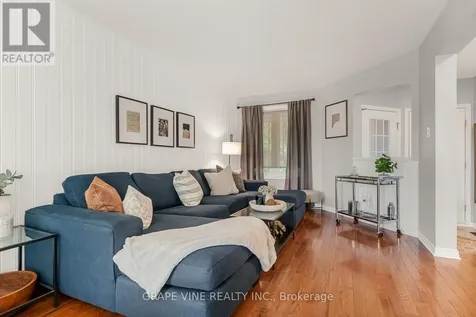 27 Ravenscroft Court Ottawa ON K2S 1R3