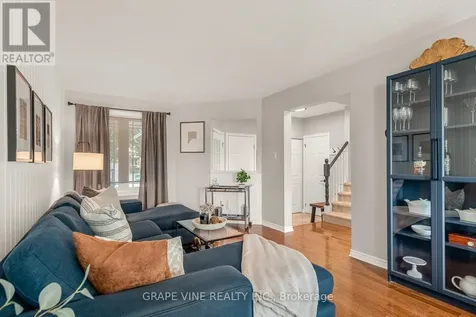 27 Ravenscroft Court Ottawa ON K2S 1R3