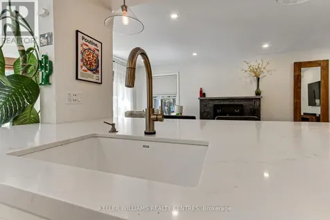 204 Crossland Gate Newmarket (glenway Estates) ON L3X 1A8