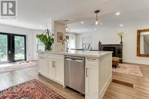 204 Crossland Gate Newmarket (glenway Estates) ON L3X 1A8