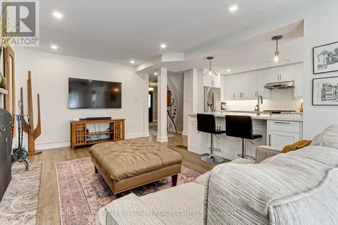 204 Crossland Gate Newmarket (glenway Estates) ON L3X 1A8