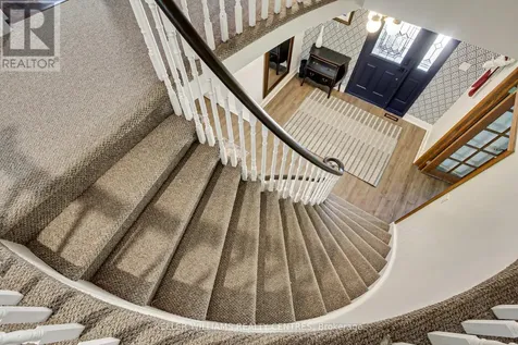 204 Crossland Gate Newmarket (glenway Estates) ON L3X 1A8