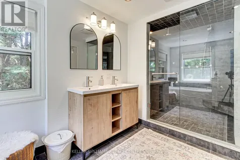 204 Crossland Gate Newmarket (glenway Estates) ON L3X 1A8