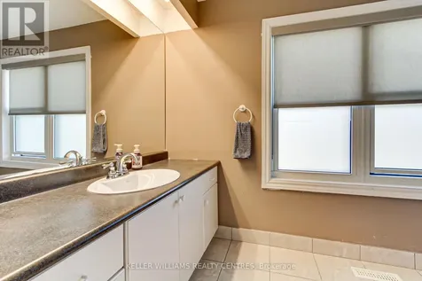 204 Crossland Gate Newmarket (glenway Estates) ON L3X 1A8