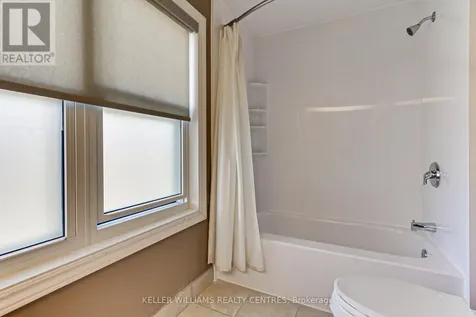 204 Crossland Gate Newmarket (glenway Estates) ON L3X 1A8