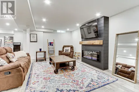 204 Crossland Gate Newmarket (glenway Estates) ON L3X 1A8