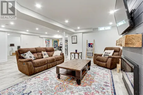 204 Crossland Gate Newmarket (glenway Estates) ON L3X 1A8