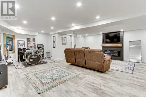 204 Crossland Gate Newmarket (glenway Estates) ON L3X 1A8