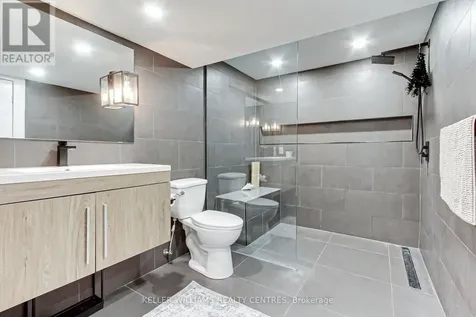 204 Crossland Gate Newmarket (glenway Estates) ON L3X 1A8