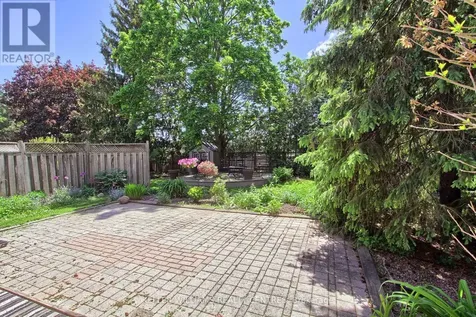 204 Crossland Gate Newmarket (glenway Estates) ON L3X 1A8