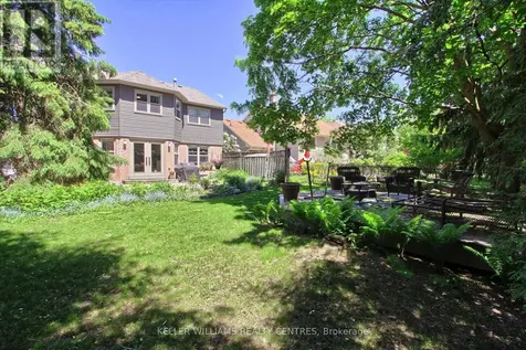 204 Crossland Gate Newmarket (glenway Estates) ON L3X 1A8